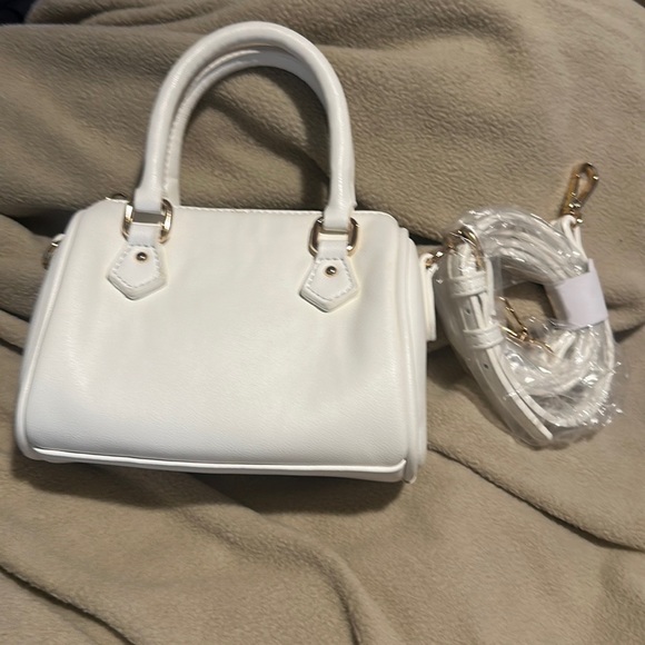 White mini faux leather dr bag style purse with removable strap - Picture 6 of 8